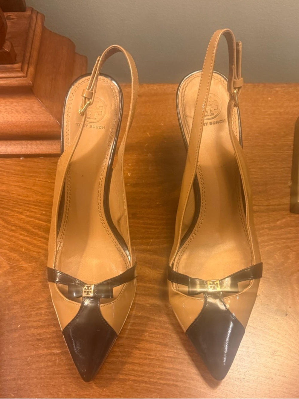 Tory Burch Tan Patent Leather Pointed Slingback Pumps Bow Black Trim Size 11 - Picture 2 of 10